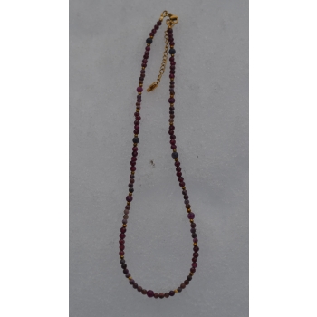 Naszyjnik z rubinami i szafirami.